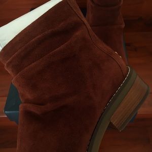 riona grand back zip bootie